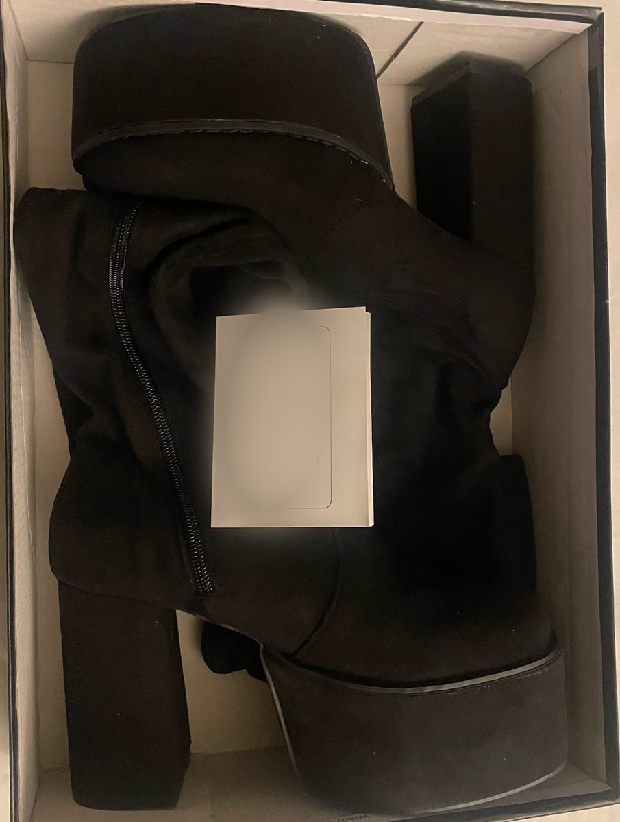 フォロワーさんがずっと欲しかったロングブーツ送ってくださった✨🩵👢早くこれ履いて男の子いじめたいっ❤️‍🩹