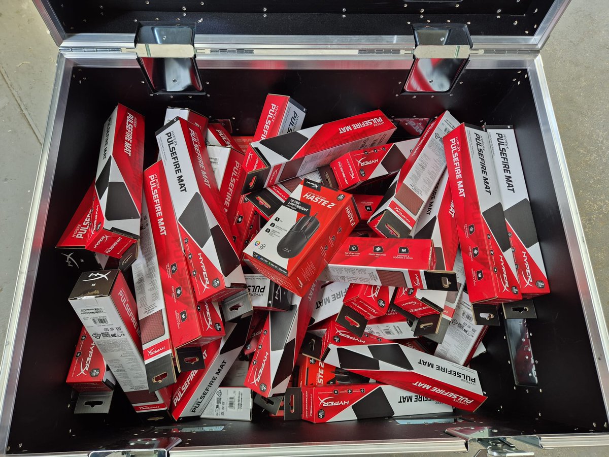 HyperXFrance's tweet photo. Où est-ce qu'on peut stocker tout ça ? https://t.co/mfP35nuSbv