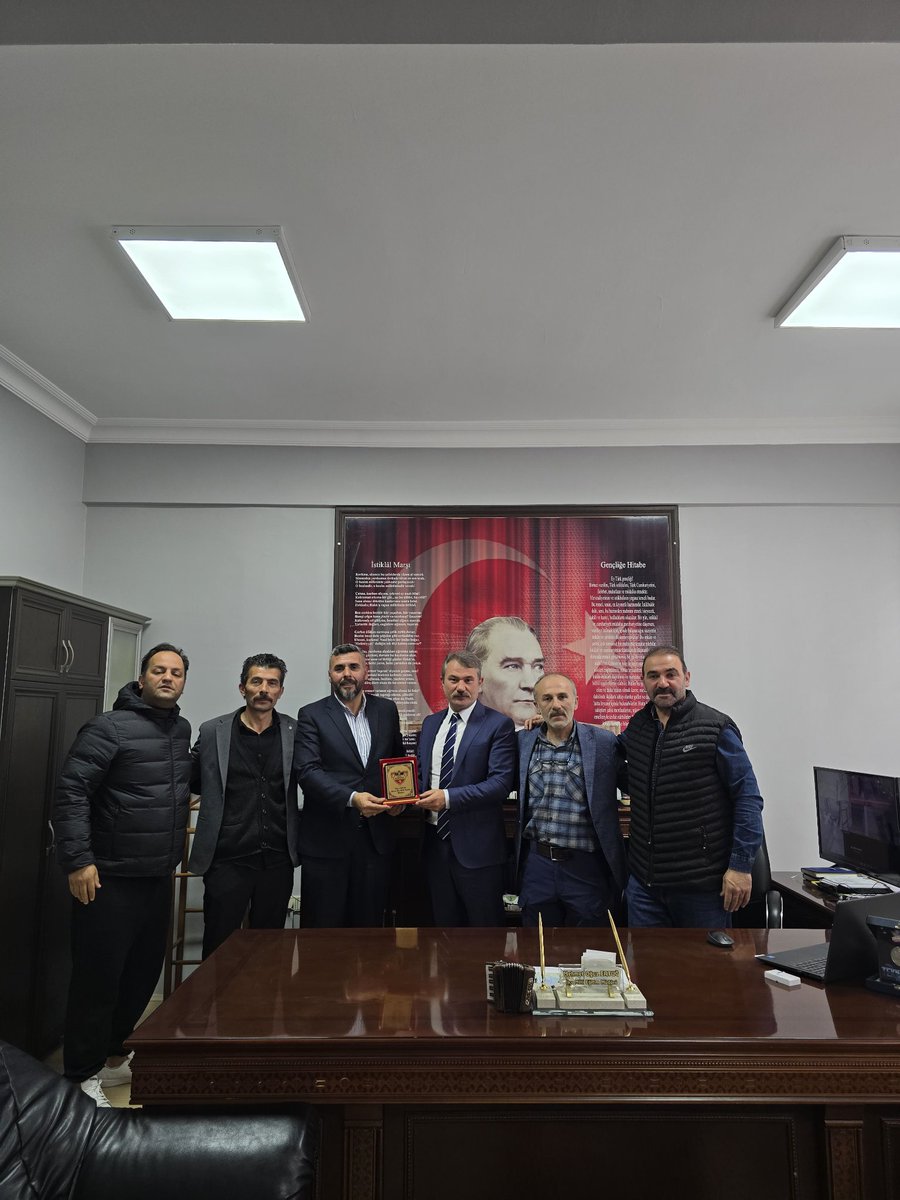 ⚽ Havza Belediye Spor Kulübü Başkanı Ali Rıza GÜL ve yönetim kurulu üyeleri Murat ŞİMŞİR, Ali KAYA, Turgut YAYLA ile Murat ÇAKAN, İlçe Millî Eğitim Müdürümüz Sn. Mehmet Oğuz ERTUĞ’u ziyaret ederek 🎖️ plaket takdiminde bulundular.
Havza İlçe Millî Eğitim Müdürlüğü @samsunilmem55