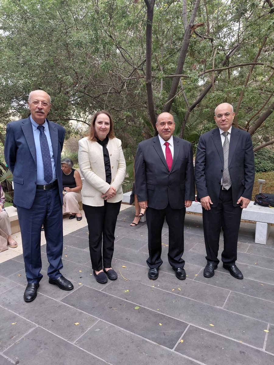 مع عدد من المشاركين الاردنيين في ورشة العمل حول “محاكم الاسرة في العالم العربي - ابرز التحديات اليوم و سبل التطوير "
وهم معالي جمال الشمايلة، المفوض العام لحقوق الانسان ومعالي مها علي، الامينة العامة للجنة الوطنية لشؤون المرأة، و سعادة القاضي  صهيب الشخانبة من دائرة قاضي القضاة.