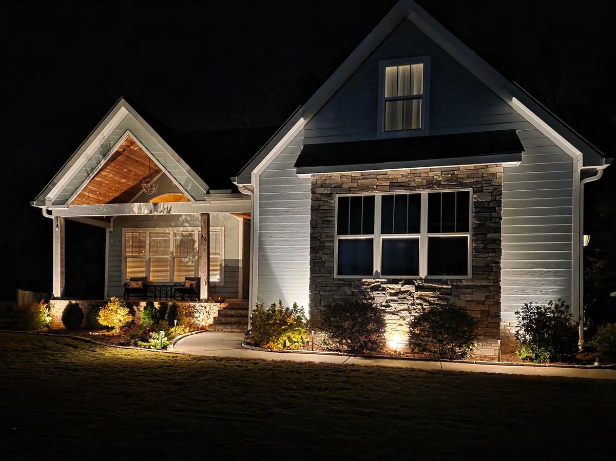 Gardenreet's tweet photo. Want to nail your outdoor lighting this Black Friday?
Gardenreet’s blog covers low voltage types, placement for max effect, and choosing components. 
👇Read to shop smart:https://t.co/5MmfVsDmuM
 #LightingChecklist #DesignTips #LandscapeLighting #CurbAppeal #BlackFriday https://t.co/H9XGQr8eMr