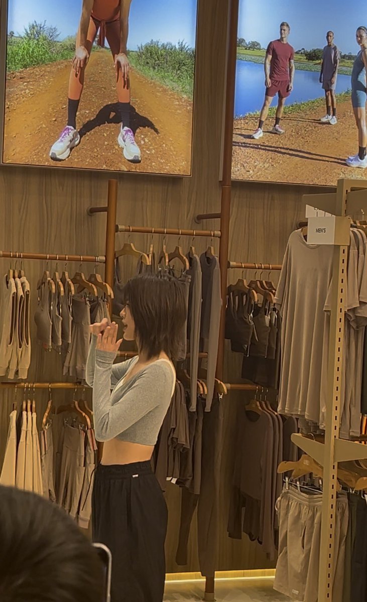 Wes_tto5's tweet photo. 🐰 : หนาวมากเลยย #emiamily #LivexEmi https://t.co/SmUXUxm5WG