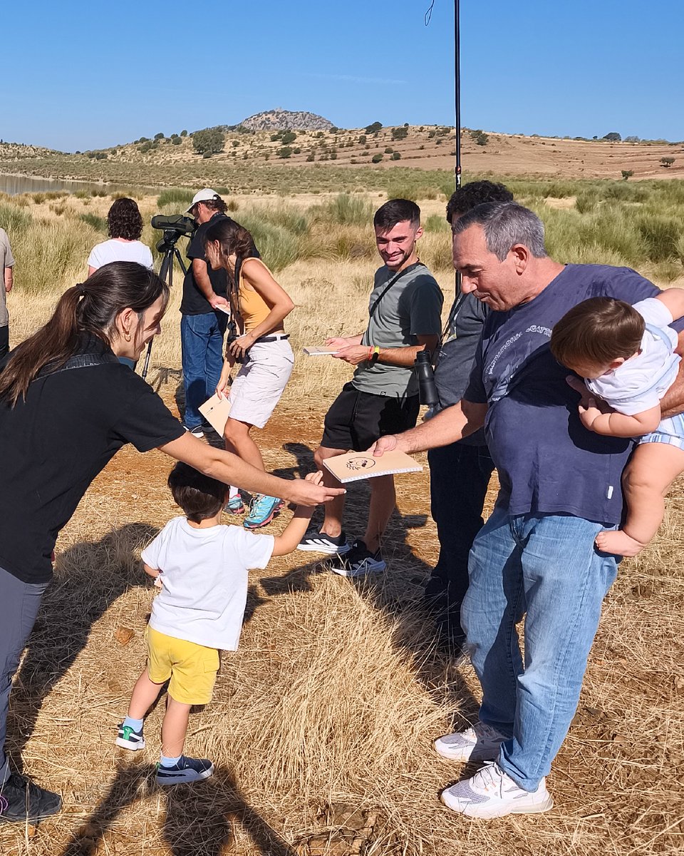 Iberalex_Poctep's tweet photo. 🌿 Na Extremadura celebrámos o #InterregDay2025 com limpeza + observação de aves no Reservatório de Alange 🐦

Ciência e ação para proteger o Borrelho-de-coleira-interrompida também no interior.

Obrigado @unex y voluntários 👏

#IBERALEX #POCTEP #CooperationDay #Biodiversidade https://t.co/KgD5WHWUfP