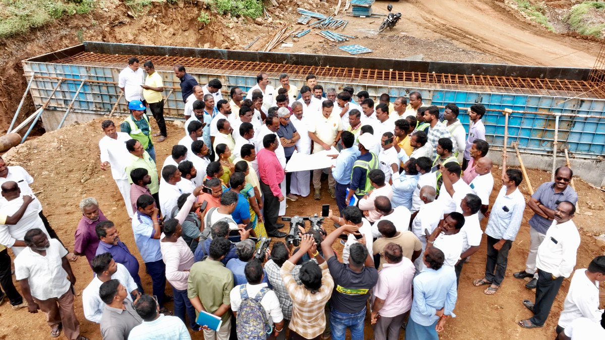 draramadoss's tweet photo. உரிமை மீட்க… தலைமுறை காக்க" பயணத்தில், தருமபுரி - சேலம், தொப்பூர் கணவாய் பகுதியில் அதிகமாக விபத்து நடப்பதால், மத்திய சாலை போக்குவரத்து துறை அமைச்சர் திரு.நிதின் கட்காரி அவர்களை பலமுறை நேரில் சந்தித்து, தொடர்ந்து வலியுறுத்தியதன் பேரில் நிதி ஒதுக்கீடு செய்யப்பட்டு, மேம்பாலம் மற்றும் சாலை விரிவாக்கம் பணிகள் நடைபெறுவதை நேரில் ஆய்வு செய்தபோது.!

#உரிமைமீட்க | #தலைமுறைகாக்க