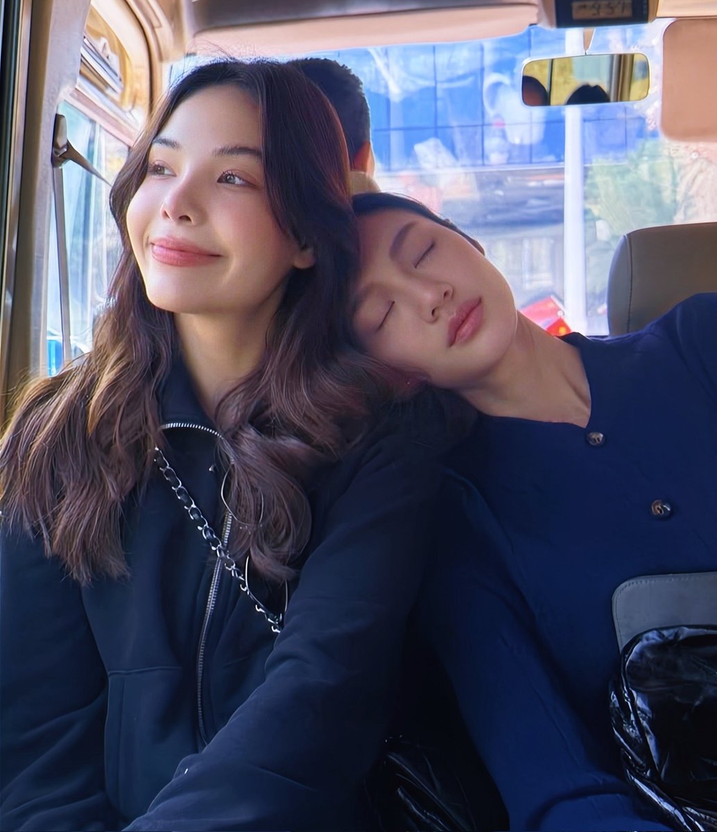 iciest_xx's tweet photo. ᅠ                #LMSY #ลูกหมีซอนญ่า
                       
                       OH HELLO THERE
                         GIRLFRIENDS ♡ https://t.co/QO5tdut7w0