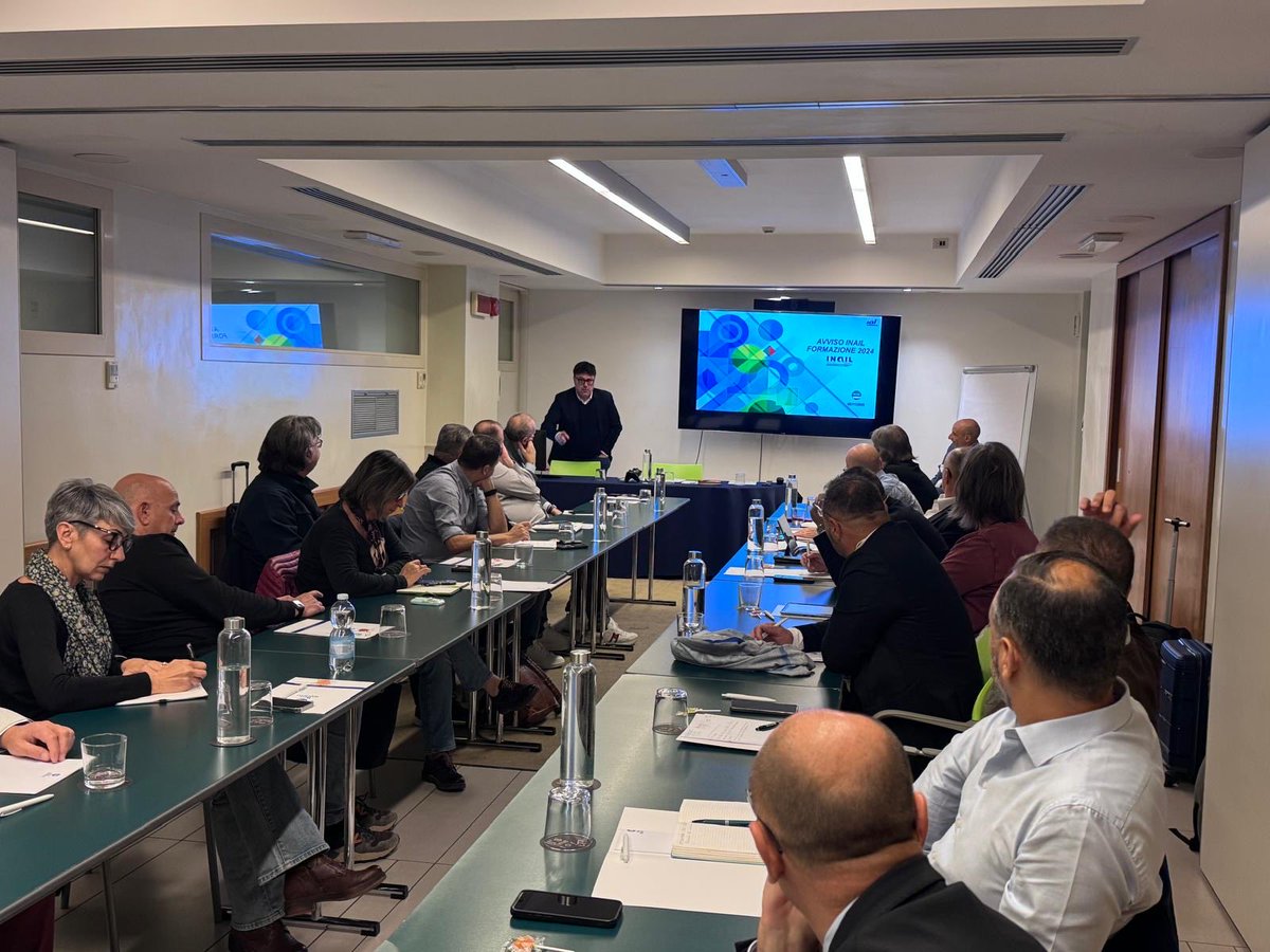 FitCisl's tweet image. 👥 #6novembre La @FitCisl, riunita in sessione seminariale, ha presentato il progetto formativo #Elisir, che sarà avviato in tutte le realtà territoriali della Federazione, con il supporto di @IAL_Nazionale. 
Il progetto, dedicato al settore #logistica e #trasporti, è stato…