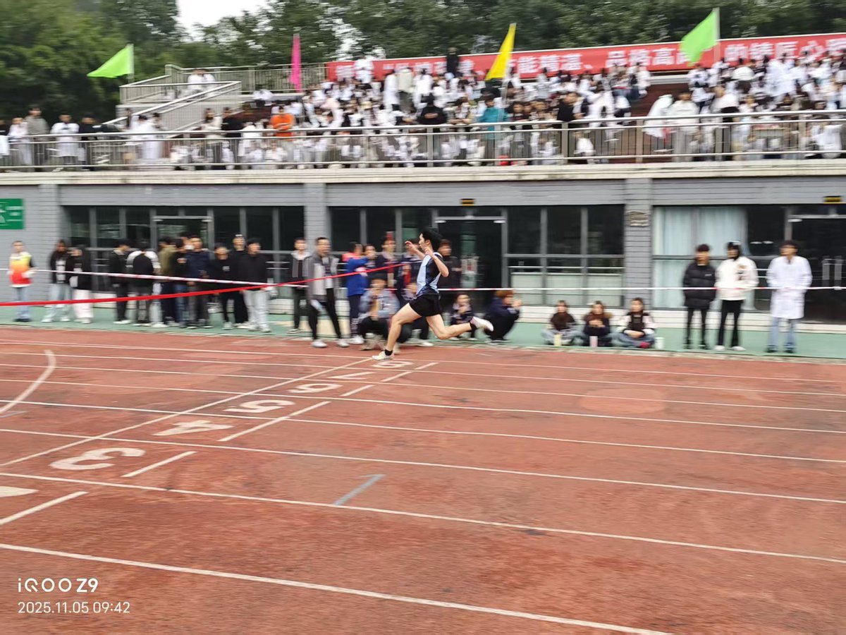 好喜欢第一张，腿部肌肉感比较强😋运动会已经燃尽了。#运动会