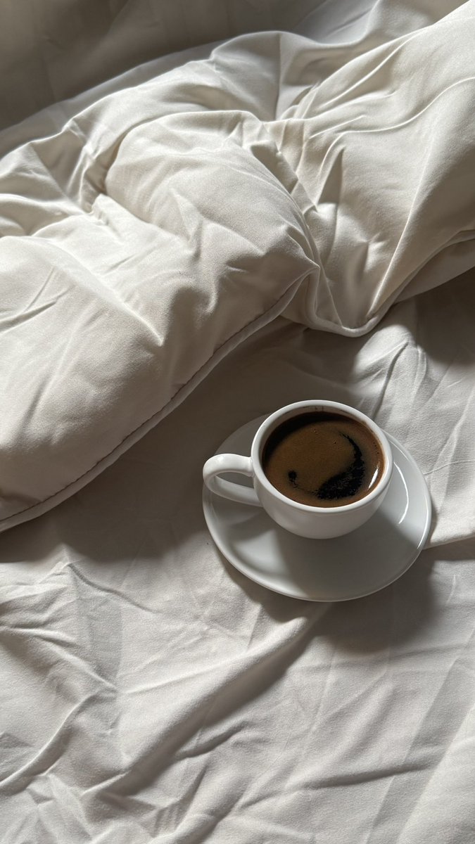 مَلهَــوفه لصُبحٍ ما ..