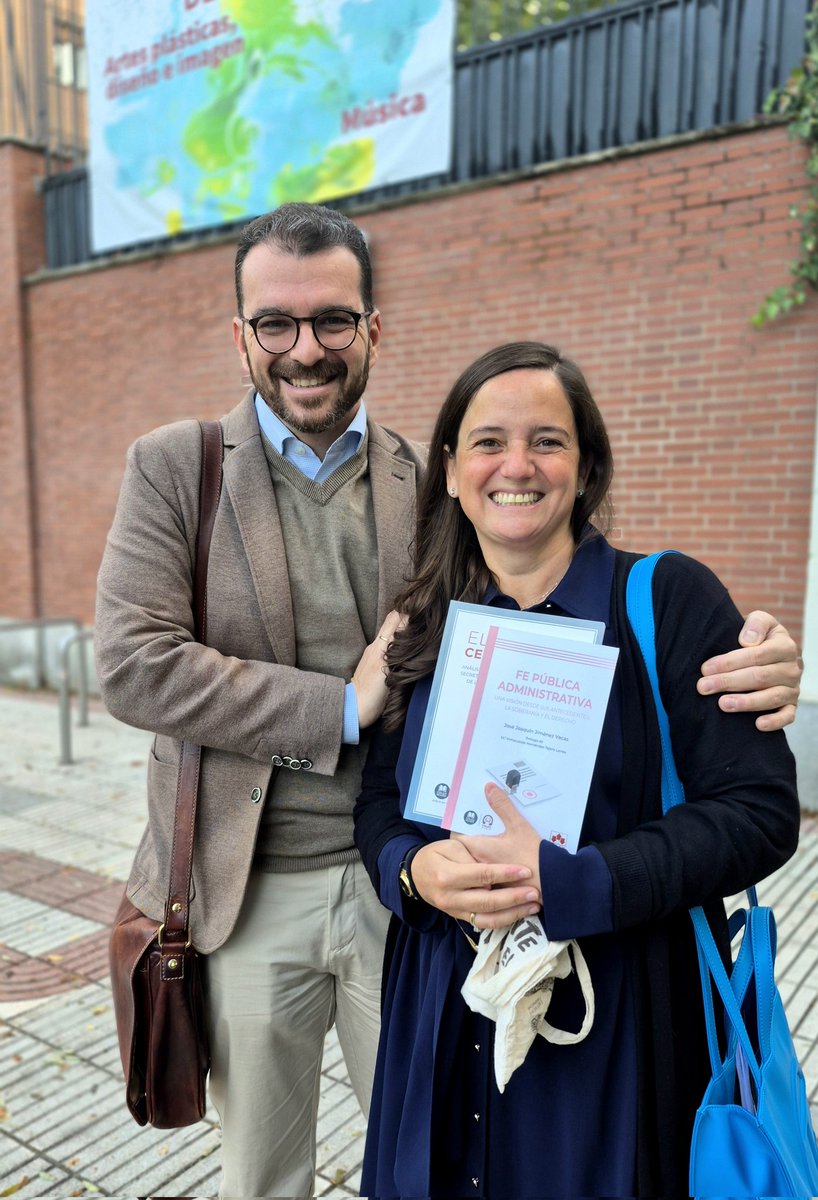 Compartiendo obra con Julia Muñoz Cañas, un honor y un lujo del Derecho #Administrativo <a href="/Editorial_Colex/">Editorial Colex</a>