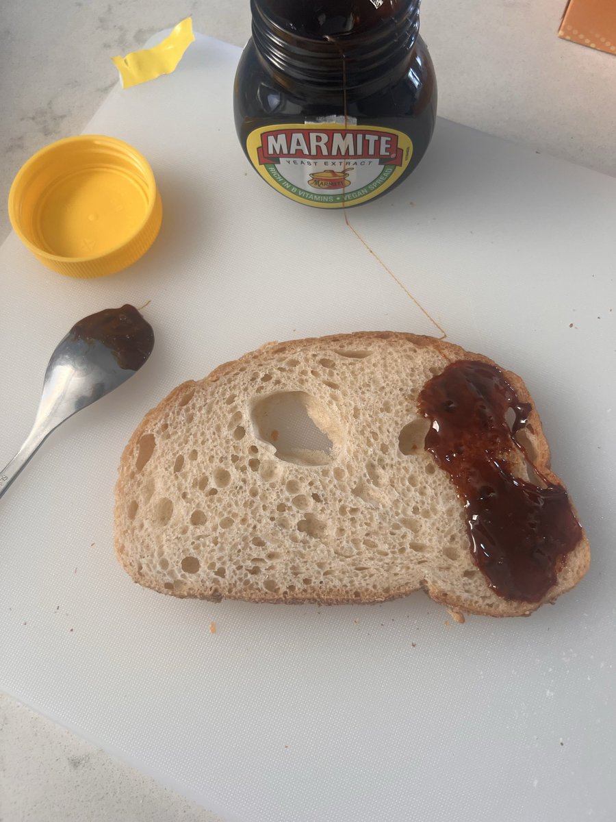 В продуктовом вчера было обнаружено вот это. Купила и сообщаю: это ужасно. Как будто кто-то сделал супер соленый густой квас.