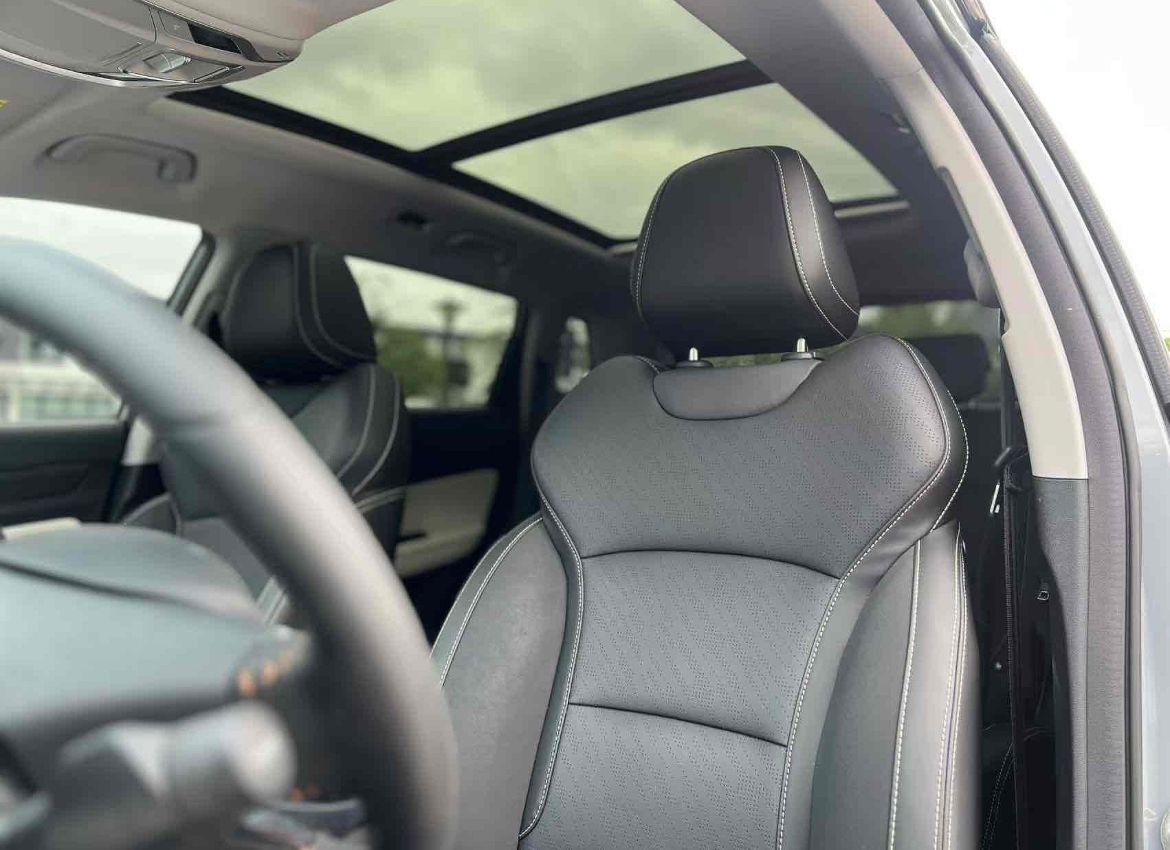 dx_autos's tweet image. 2021 Geely Coolray
Full option
Clean title with no accident history

Price: GHC 185,000 including shipping to Tema
4-6 weeks for arrival in Ghana

WhatsApp/call: 0550256731
More of these deals in the WhatsApp channel 👇👇⏬⏬
whatsapp.com/channel/0029Vb…