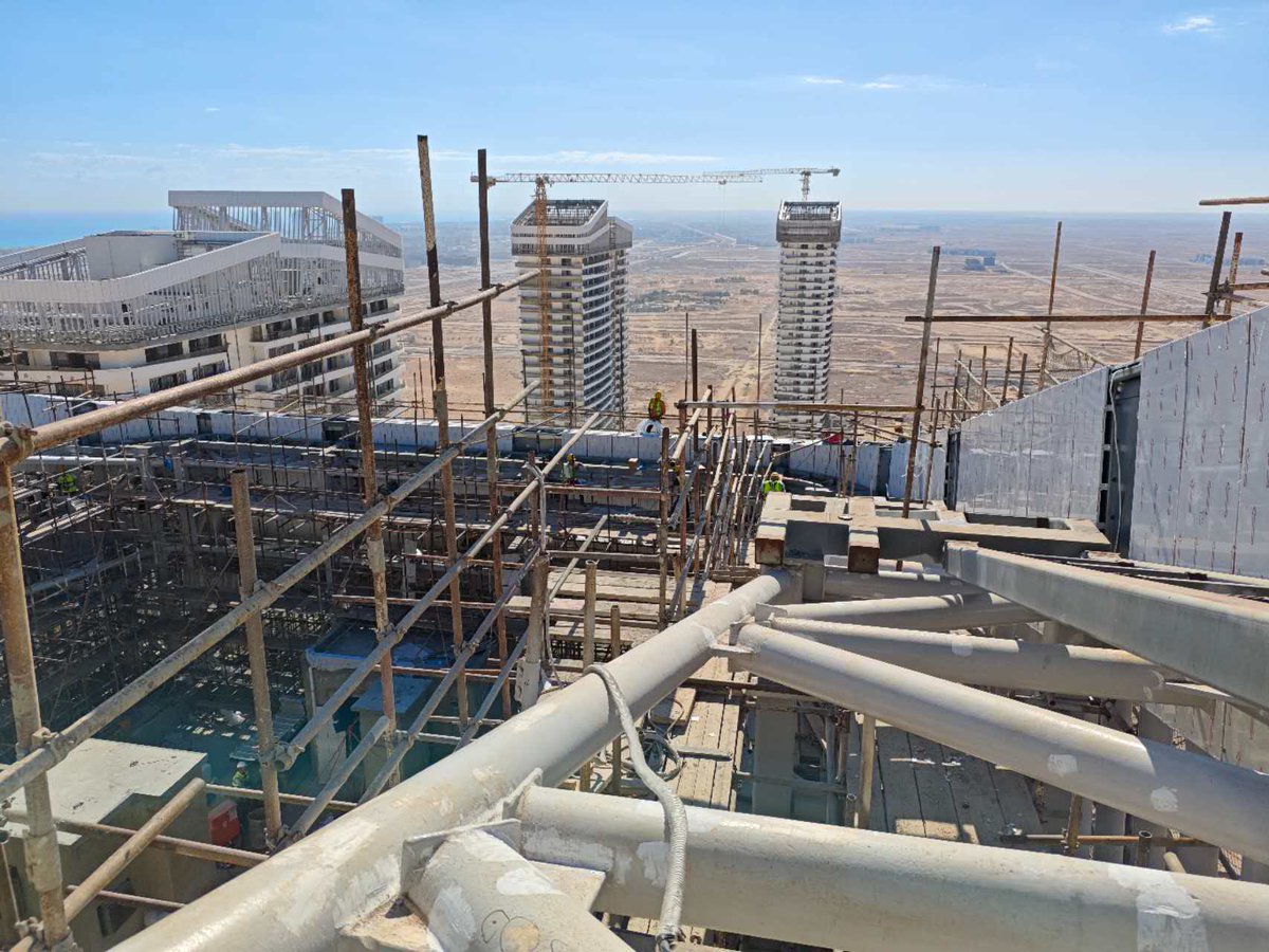 momen1ali's tweet image. Professionalism is built through discipline, precision, and consistency. Proud of our Alamein Downtown Towers team for their dedication to excellence. 👷‍♂️🏗️

#AlameinDowntownTowers #CSCEC #Quality #Teamwork #Commitment #Excellence #Engineering #Discipline #Leadership