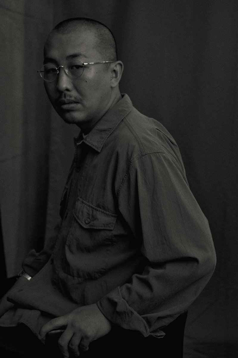 日々を生き、映画をつくる。三宅唱が語る、創作の現在地
fashionpost.jp/portraits/3598…

『旅と日々』。 一見、対比する言葉同士のようでいて、「日々」の中には「旅」と地続きの要素が混ざり合う瞬間がある。それは、現実の中にふと非現実的なものごとが顔を出すようなことなのかもしれない。