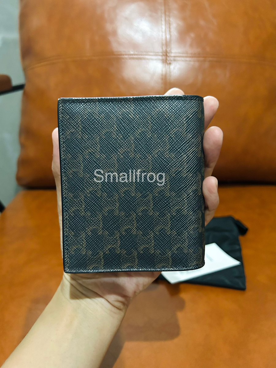 smallfrog027's tweet image. ส่งต่อค่ะ ใช้น้อยค่ะ 
กระเป๋า Celine รุ่น Card Holder Triomphe canvas แบบ 2 ช่อง
ขนาด : 10.5 x 8x 2 ซม.
อฺปกรณ์ : กล่อง และ ถุงผ้า
⭐️ราคา :  10,800 บาท รวมส่ง
✨สนใจทัก DM ค่ะ 

#celineมือสอง #ส่งต่อceline #แบรนด์เนมมือสอง #แบรนด์เนมมือสองของแท้ #ส่งต่อแบรนด์เนม #ส่งต่อกระเป๋า
