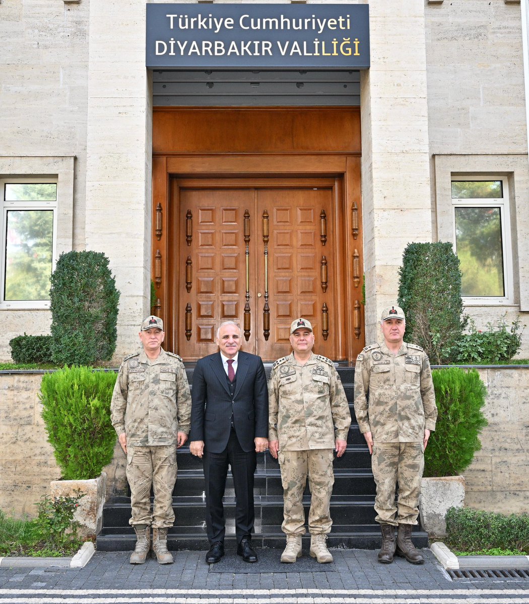 vali_zorluoglu's tweet photo. Jandarma Genel Komutanı  Orgeneral Ali Çardakcı Paşama nazik ziyareti için teşekkür ederim. 

@dbakirvalilik https://t.co/5iIqlkwJHD