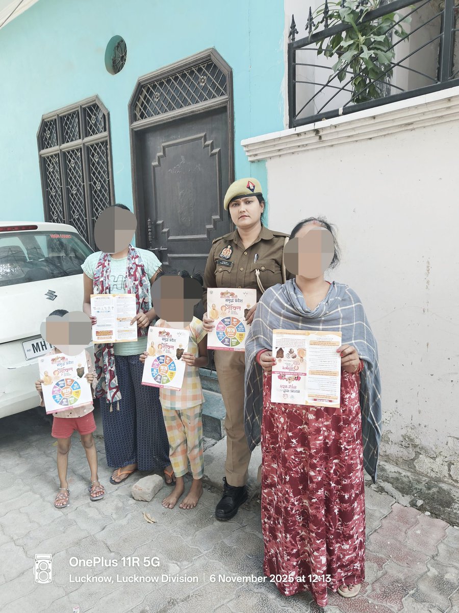 dcpcentrallko's tweet photo. #MissionShakti5 -सशक्त नारी,सशक्त प्रदेश।

@LkoCp के निर्देशन में @dcpcentrallko  के नेतृत्व में थाना मदेयगंज पुलिस द्वारा ख़दरा क्षेत्र में जाकर  महिलाओं/बच्चों को किया गया जागरुक।
@Uppolice
@dgpup
@CMOfficeUP
@wpl1090
@missionshaktiup https://t.co/q6Xf20pNtM