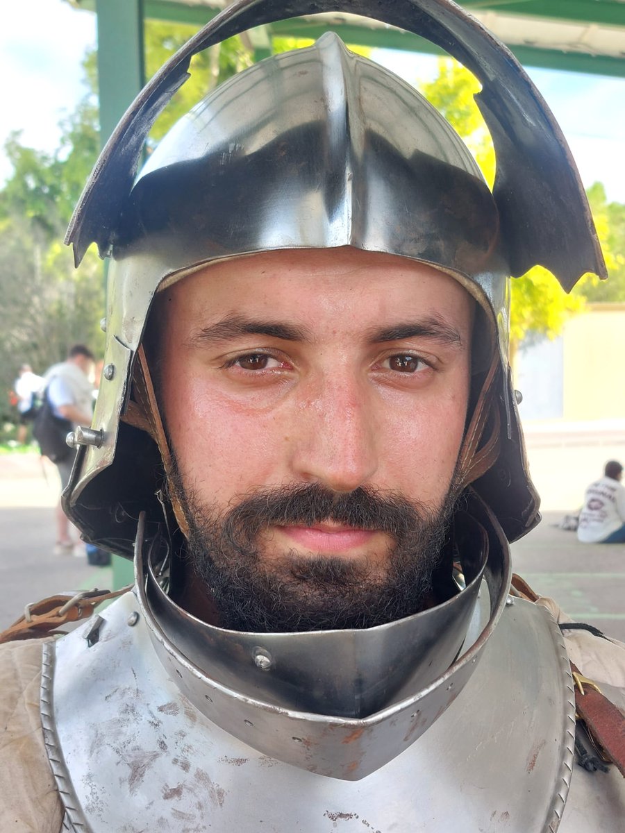 ElBaronJack's tweet photo. Unas jornadas de divulgación y exhibición de esgrima histórica dentro de las fiestas de la Facultad de Murcia en Espinardo, en colaboración con el club @esgrimahistoricamurcia

#HEMA #esgrimahistórica #esgrima #Murcia #espadalarga #medieval #caballero https://t.co/Qznun7P3tN