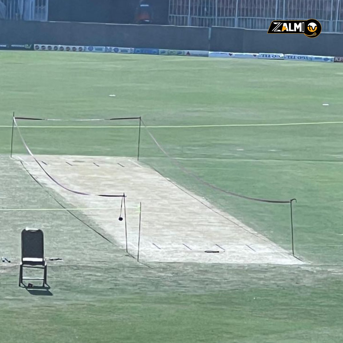 zalmitvlive's tweet image. Pitch Looks Dry — Will Spinners Dominate in the 2nd ODI?

#PAKvsSA #Pitch