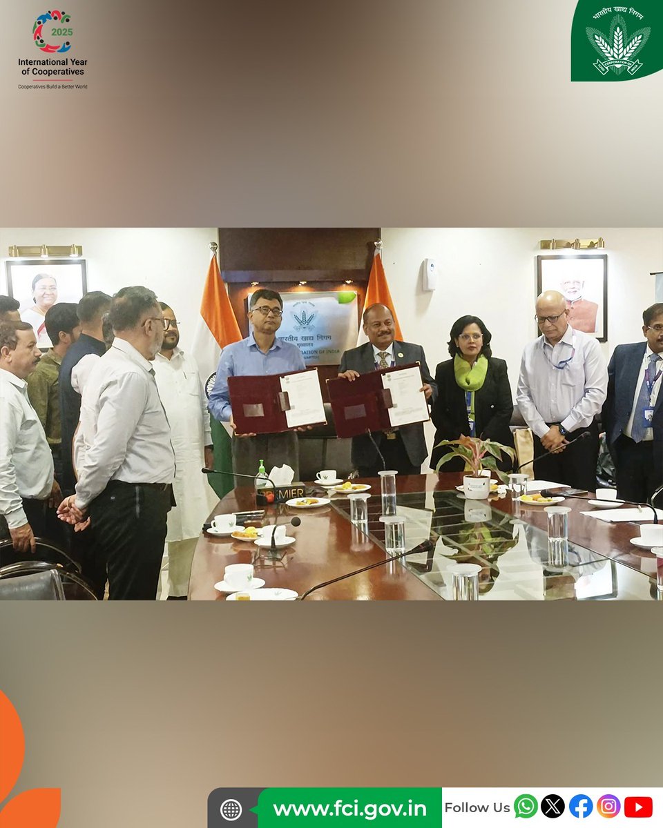 FCI_India's tweet image. On 4th November 2025, Food Corporation of India (#FCI) signed an #MoU with State Bank of India (#SBI) to provide corporate salary account facilities for its employees - ensuring enhanced banking experience.