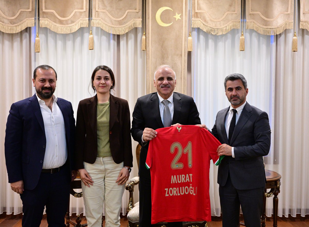 📍Yenişehir Makam

Amed Sportif Faaliyetler Kulübü Başkanı Av. Nahit Eren ve beraberindeki yönetim kurulu üyeleri, Valimiz Murat Zorluoğlu’nu makamında ziyaret etti.

<a href="/vali_zorluoglu/">Murat Zorluoğlu</a>