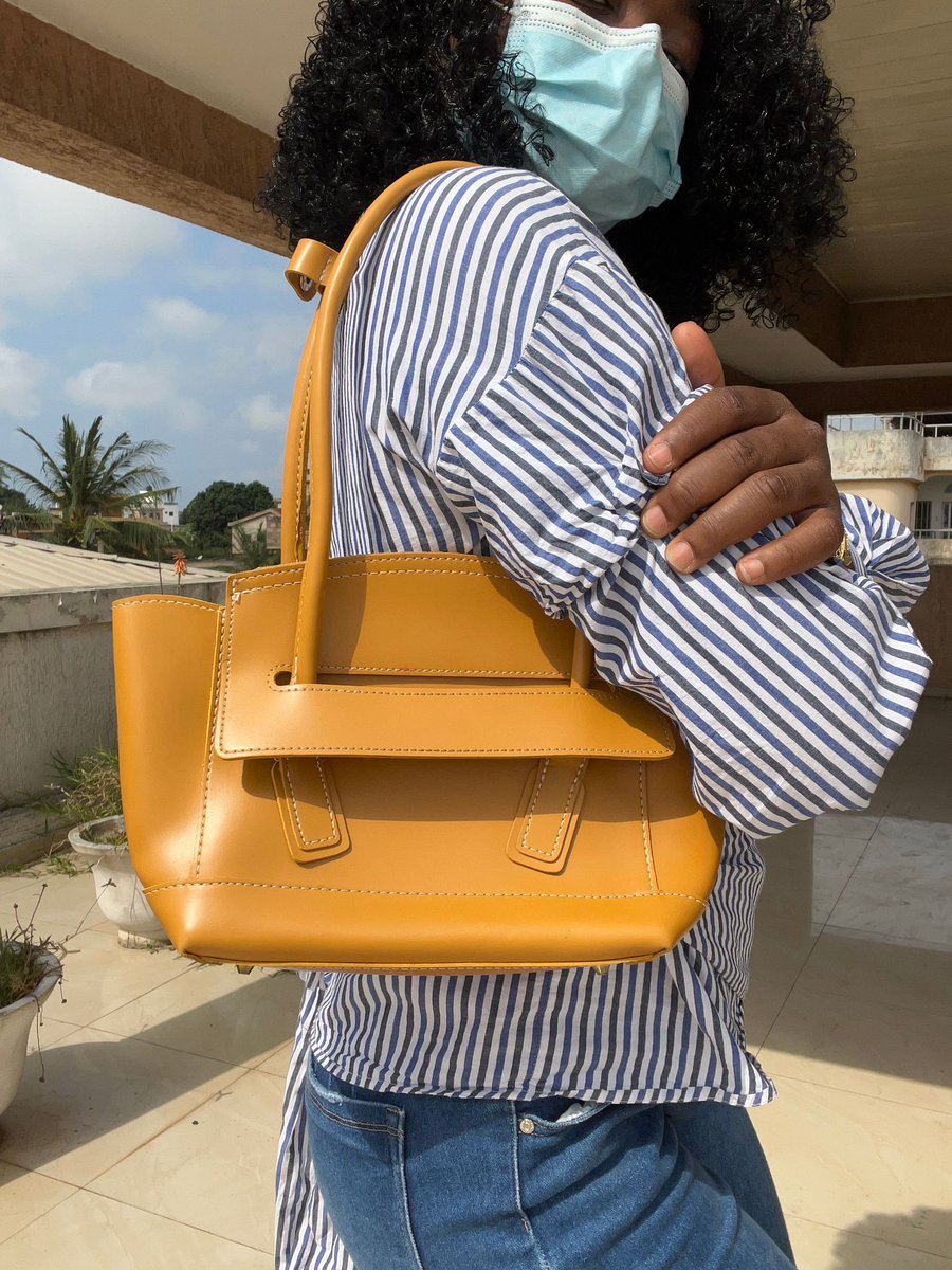 #Tgtwittos ,découvre le sunshine bag 💛,un sac qui ajoute du peps à ta tenue.