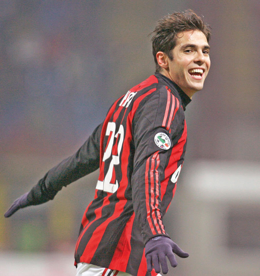 أعظم لاعب برازيلي في زيارته للسعوديه ونادي الهلال بتصريح :.
مشاركة الهلال رائعه ومبدعه في كأس العالم ■