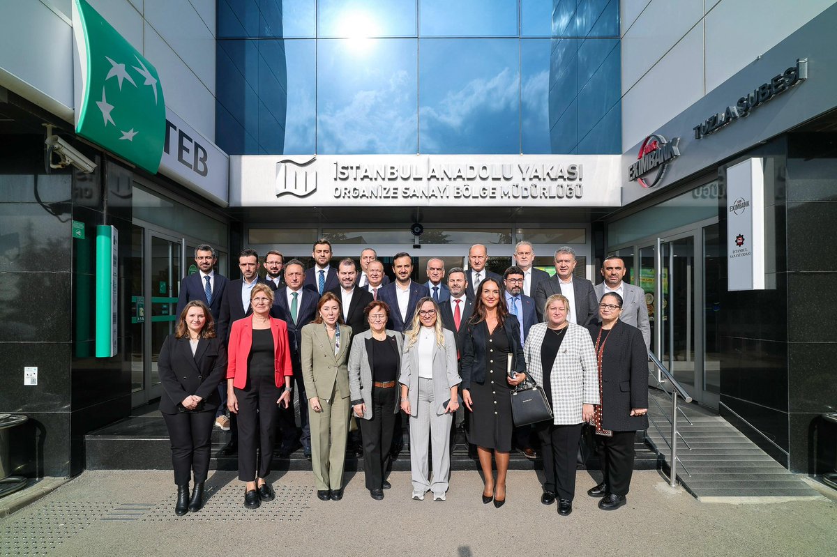 Tuzla Anadolu Organize Sanayi sitesi yönetimini ziyaret ettik. Ülkemizin ve geleceğimizin en önemli üretim çarklarını oluşturan, istihdam anlamında çok ciddi payı olan sanayi sitelerimizin gelişimini yakından takip ediyor ve destekliyoruz. Bugün bu sorumluluk ile buradaydık.