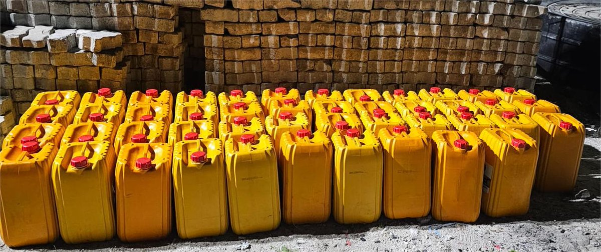 PoliceMv's tweet photo. ރިސޯޓުތަކުގައި ބޭނުންކޮށްފައިހުރި ތެޔޮ ވިއްކާކަމުގެ ތުހުމަތުގައި ހުޅުމާލެ އިން ބަޔަކު ހައްޔަރުކޮށްފި
https://t.co/QSFcJnAKAN https://t.co/RgqIt4mlGD