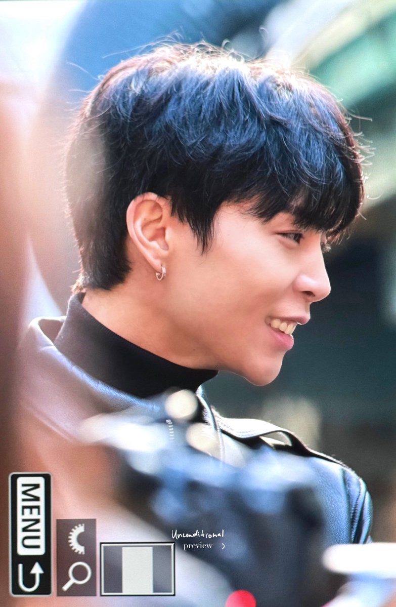 unconditionalJS's tweet image. 251106
쟈니’s 쟌소리

목폴라.. 레더자켓.. 블랙진.. 첼시부츠 
쟈니야..

#쟈니          #JOHNNY
#영호          #ジャニー
#NCT        #NCT127