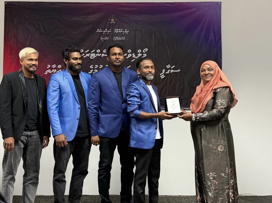 MDVinMalaysia's tweet photo. High Commissioner H.E. Dr. @Mariyam_Shab welcomed Maldivian band 2ofus, who visited the Mission ahead of their “Dream Beyond Borders: 2ofus Live in Kuala Lumpur” concert. https://t.co/OUFyfI6Ghe