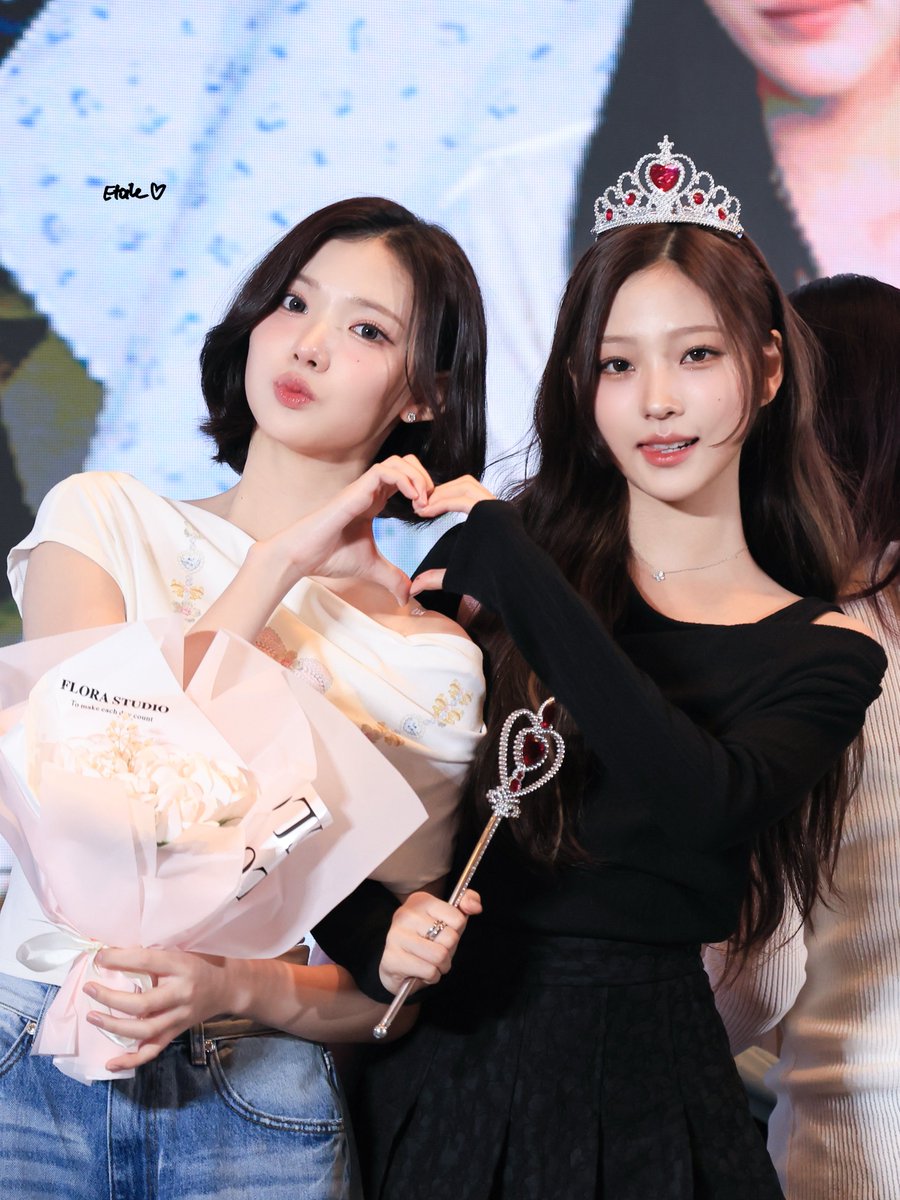 Etoile_0618's tweet photo. 251106
✨
#Hearts2Hearts #하츠투하츠 #H2H
#STELLA #스텔라 
#JIWOO #지우 https://t.co/dzQ3AgC2lG