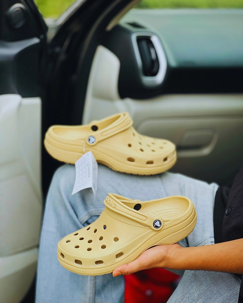 In October Crocs tapped British R&amp;B-pop trio FLO as its latest Brand Ambassadors. Here's what we know about its marketing strategy from its 3 most recent campaign faces: ow.ly/sYW650XnCiR