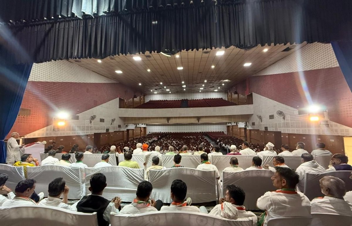 j_rayma's tweet photo. *કચ્છ જીલ્લા કોંગ્રેસ સમીતી દ્વારા આયોજિત સ્નેહમિલન કાર્યક્રમમાં પાર્ટીના તમામ આગેવાનો કાર્યકરો સાથે મુલાકાત*

*ભુજ કચ્છ* @vkhumbal @kutchcongressSM https://t.co/kB4xpglOyV