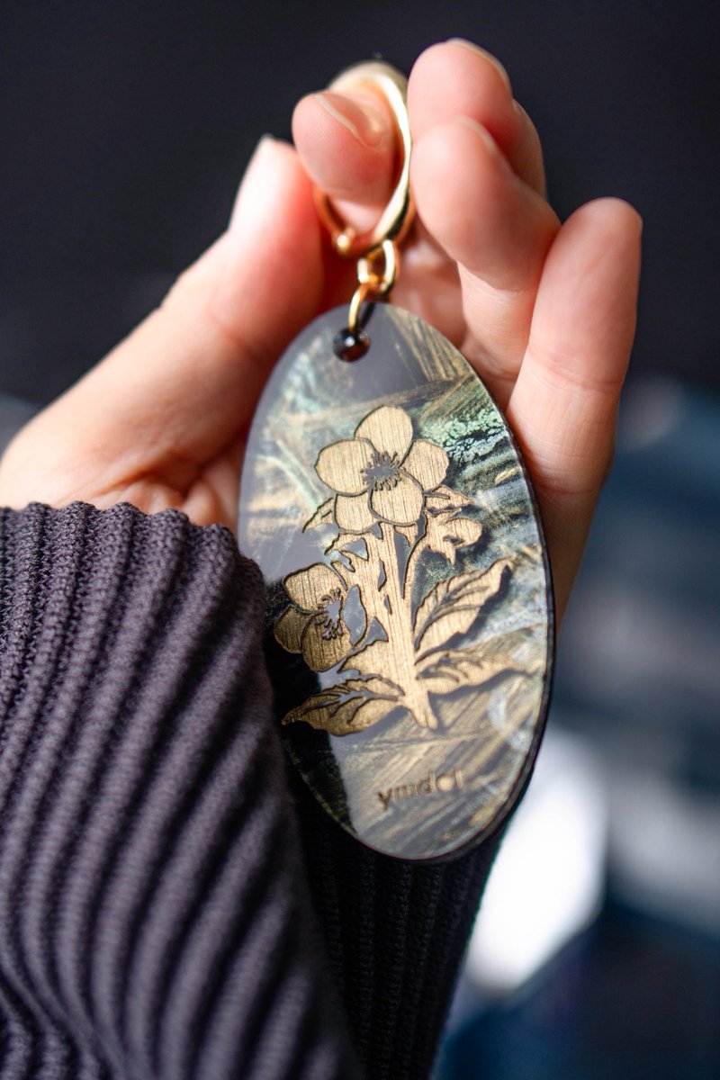 植物キーリングにクリスマスローズが加わりました