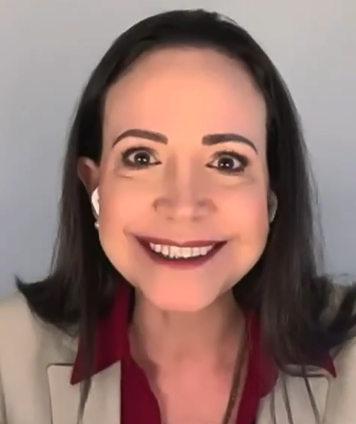 Parrots38's tweet image. Her handlers should tell her to stop making these demonic faces.