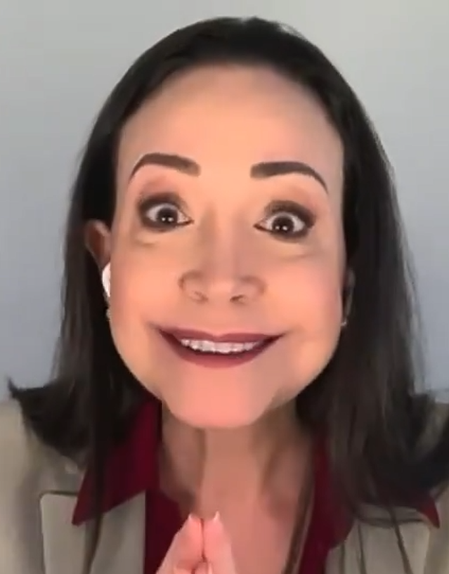 Parrots38's tweet image. Her handlers should tell her to stop making these demonic faces.