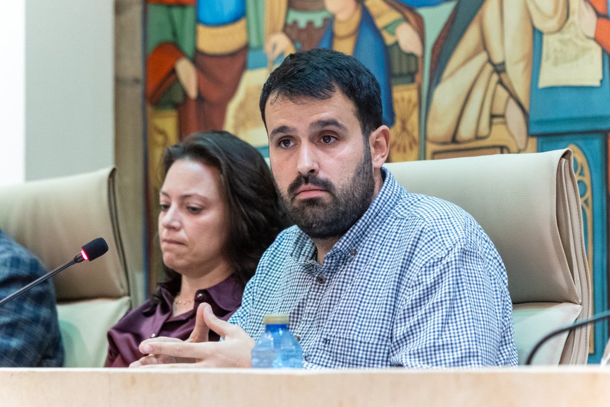 La ciudad necesita soluciones reales: viviendas dignas, locales convertidos en viviendas con condiciones adecuadas y una regulación clara de los pisos turísticos.

“En lugar de eso, el PP trae una modificación del Plan General de Ordenación Urbana… para eliminar el bidé”