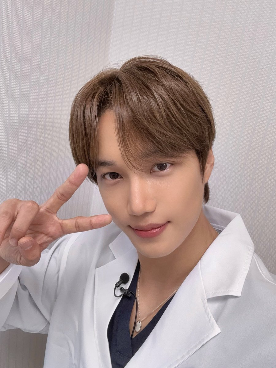 [OFFICIAL] 251106 EXO Instagram Update with #KAI 

“ # Jeongwaja 💉✌️”

🎵 SUHO - ‘Medicine’

#EXO #엑소 <a href="/weareoneEXO/">EXO</a>