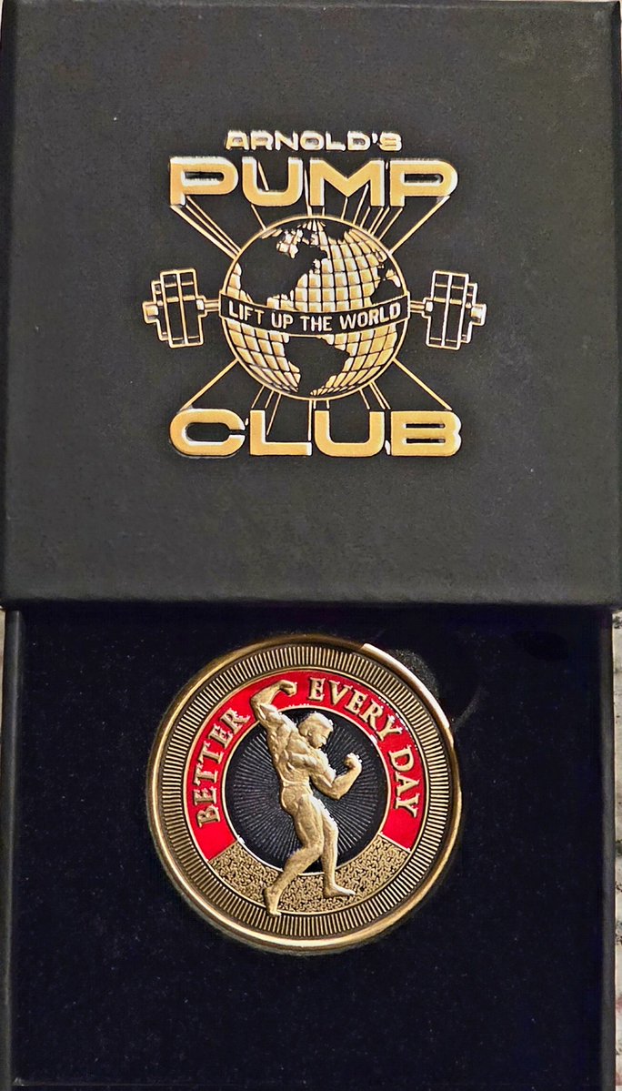 Codebender_Cate's tweet image. A @Schwarzenegger gift from @CorpsTigris

One day I&apos;ll actually meet The Oak