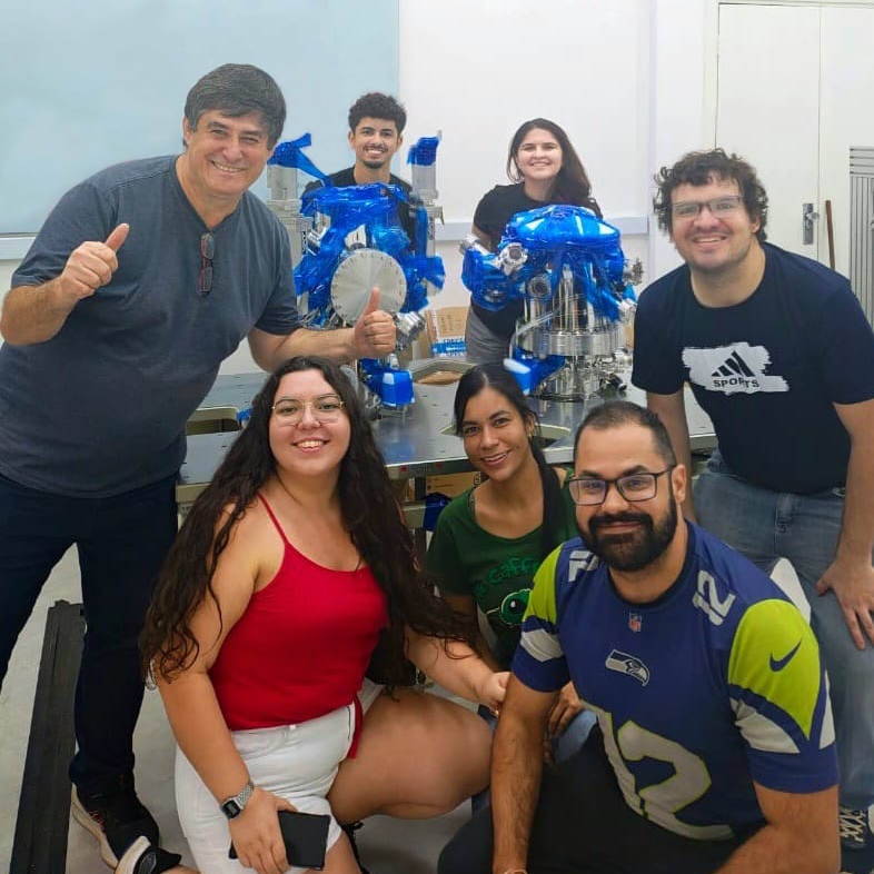 UNISOKU_PR's tweet image. ブラジルのカンピーナス州立大学への納品作業をしました。現地でサポートいただいたスタッフの皆さま、ご協力ありがとうございました！ユニソクSPM初のブラジルへの納品です。
We delivered our SPM system to the State University of Campinas in Brazil. Thank you to the staff for your support…