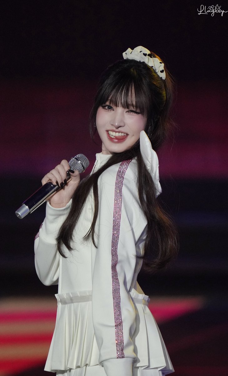 Llagesy's tweet photo. 251101 liz stage photo
#리즈 #아이브 #LIZ #IVE #アイヴ #リズ https://t.co/CnCG9wyW1x