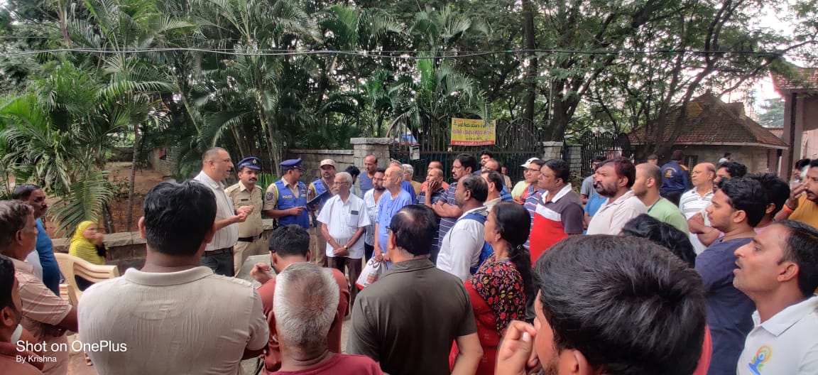 As part of Jagrookta Diwas,the Zonal CyberCell in collaboration with the <a href="/SHODomalguda/">SHO Domalguda</a>, conducted a comprehensive cybercrime awareness program for morning walkers at Indra Park. Educated the public about the cyberthreats and equip them with practical knowledge to stay safeonline