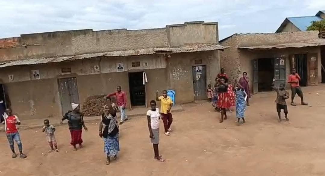 BekarSebat51443's tweet photo. Western Uganda wake up, this is not the life people should live in. Good enough we're fighting for change but you also need to change your mindset. https://t.co/9H7FxdhEml