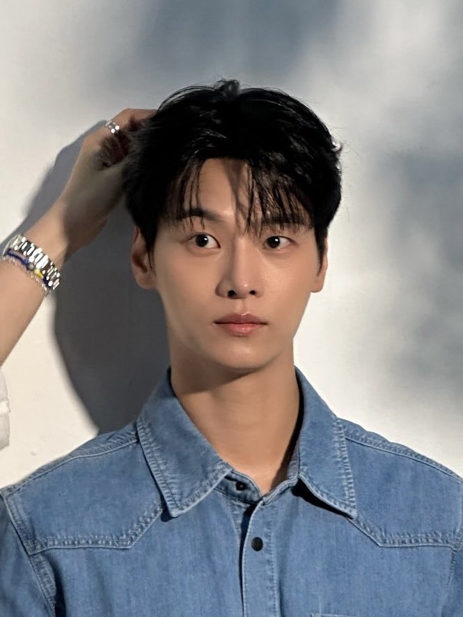 FRoad_N's tweet image. 꾸밈 당하는 고양이♡