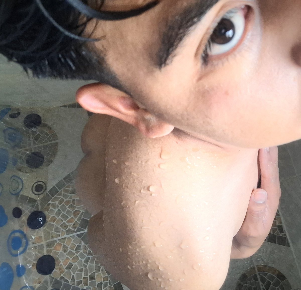 HecLOONA's tweet photo. Alguien se quiere bañar conmigo 🍓
#chudai #gay #cruisingméxico #scort #grindr https://t.co/34TCwuI7OV