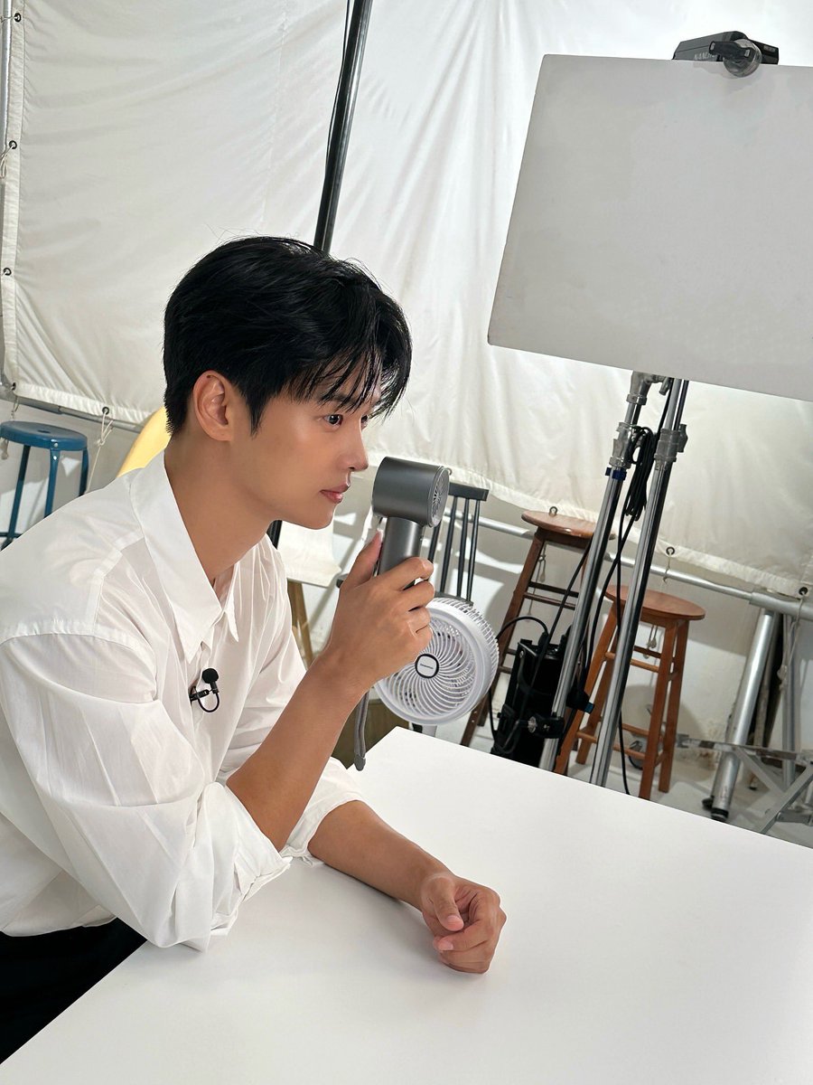 FRoad_N's tweet image. 자세 반듯했다가 편해지는거 넘 귀여움