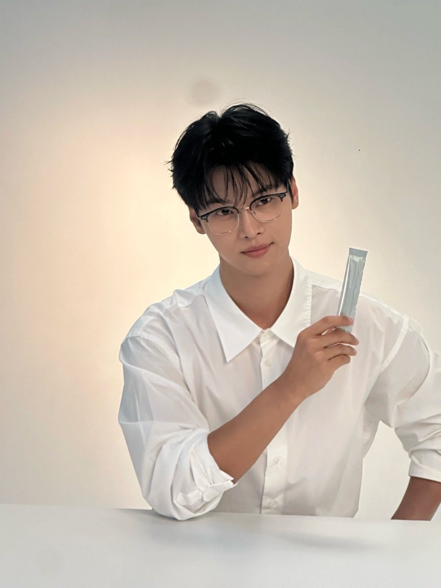 FRoad_N's tweet image. 자세 반듯했다가 편해지는거 넘 귀여움