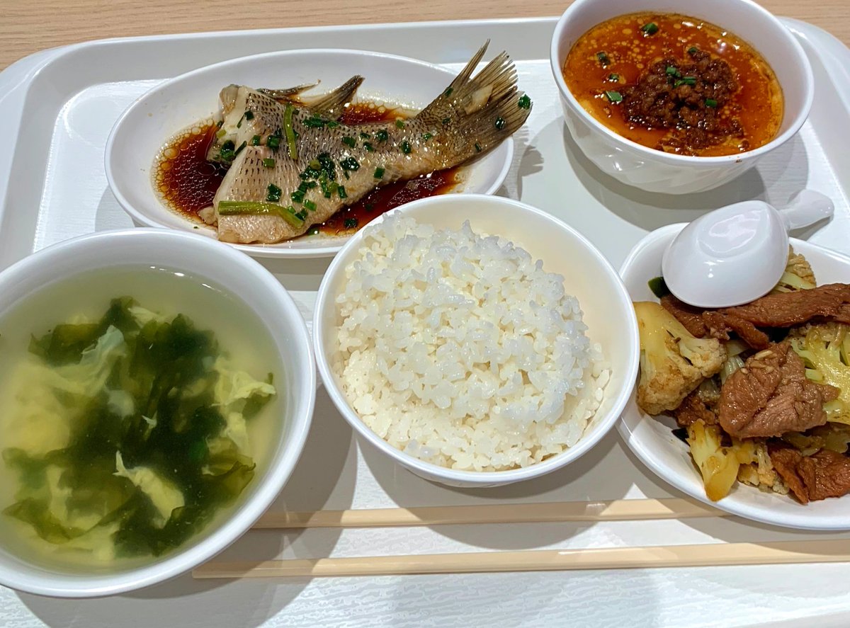 stophackingmeyo's tweet photo. A little joy at lunchtime: a bowl of warm soup, a fresh fish, and a few homestyle dishes—simple yet satisfying. Life doesn’t have to be complicated, as long as it’s full of flavor. 🌿 https://t.co/6pRuvonHSR