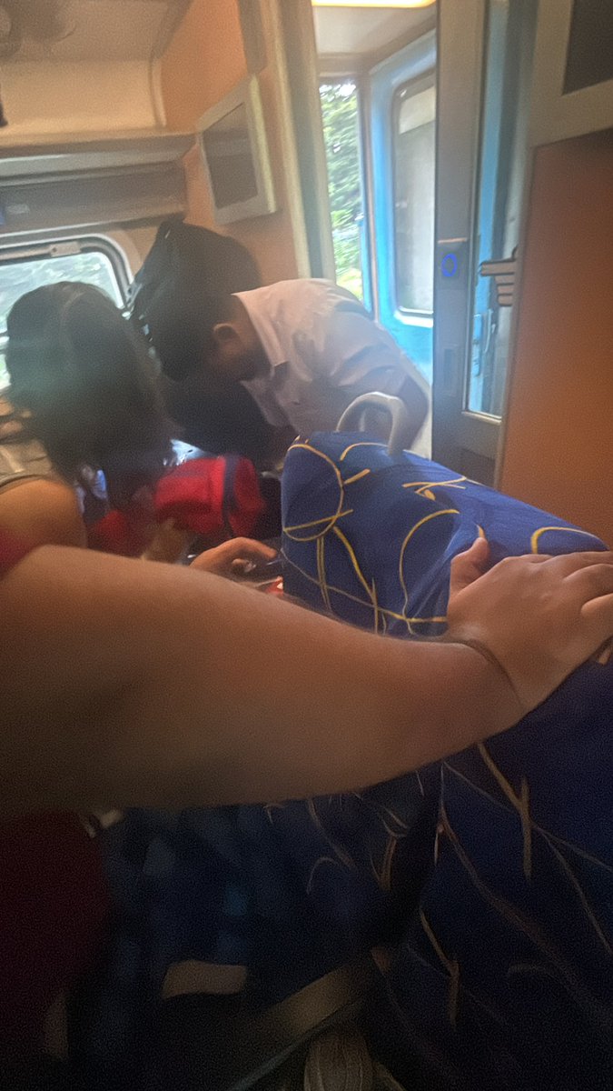 TomesReader's tweet photo. #Traintumbles
A collection of Indian tourists inserts luggages at the space between compartment and seats while also taking their own overhead luggage spaces and pretends to be ignorant about people sitting and reclining on those seats. 

Basic decency bruh https://t.co/q3NF3hkpBV