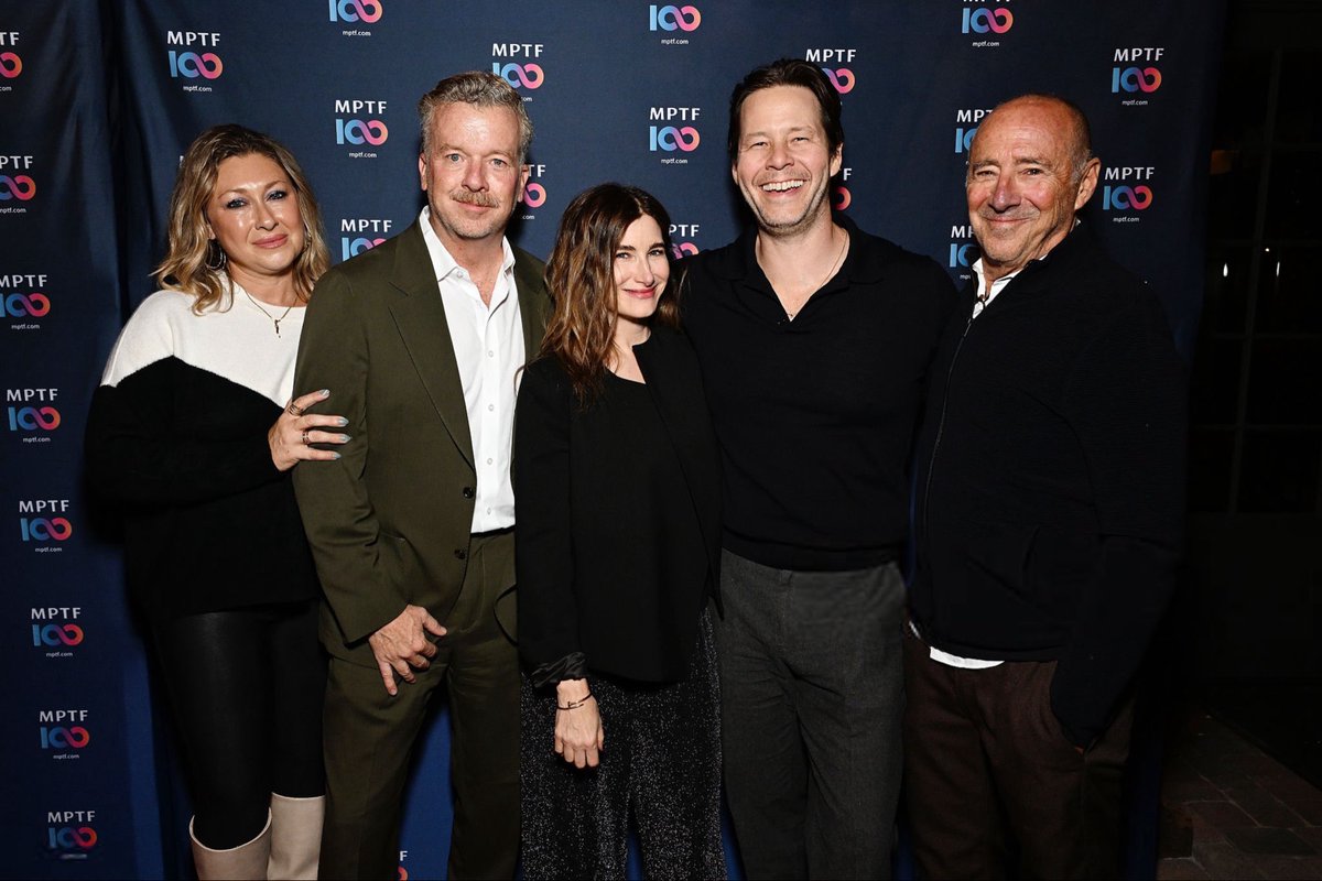 Kathryn Hahn with Courteney Bailey, McG, Ike Barinholtz and Bob Beitcher at the MPTF NextGen Fall Fling. 🖤